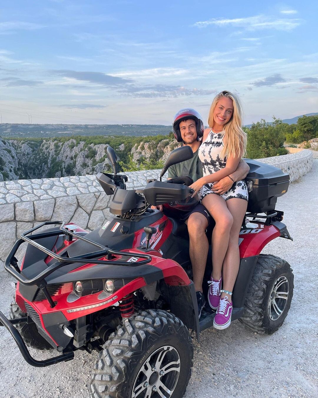 Albina Grčić u vezi je s nogometašem Ivanom Ćalušićem