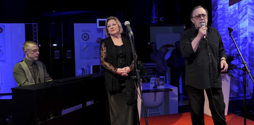 Obitelj Dedić zajedno na pozornici na proslavi velikog jubileja 