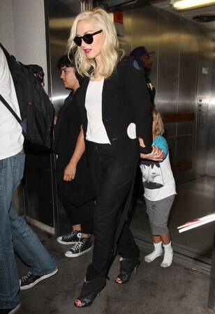 Ne znate kako nositi crno odijelo?