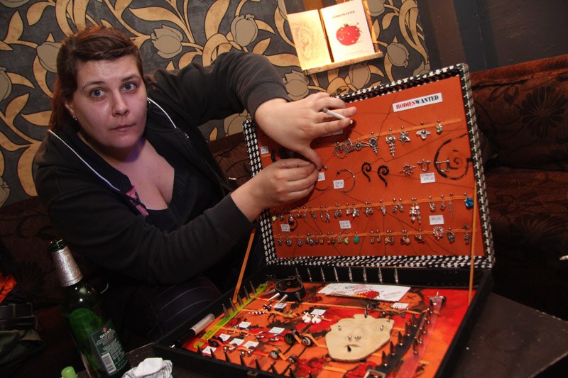 Istetovirani Neven Ciganović DJ-irao u klubu Gjuro 2