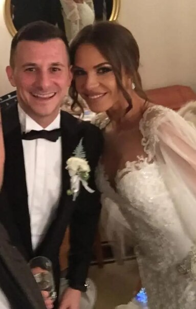 Nikky Vuksan i supruga.png