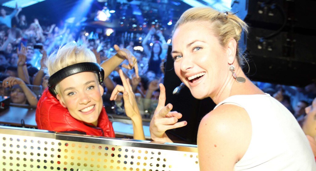 Iris Rajčić uz sestre Nervo partijala u Mansionu