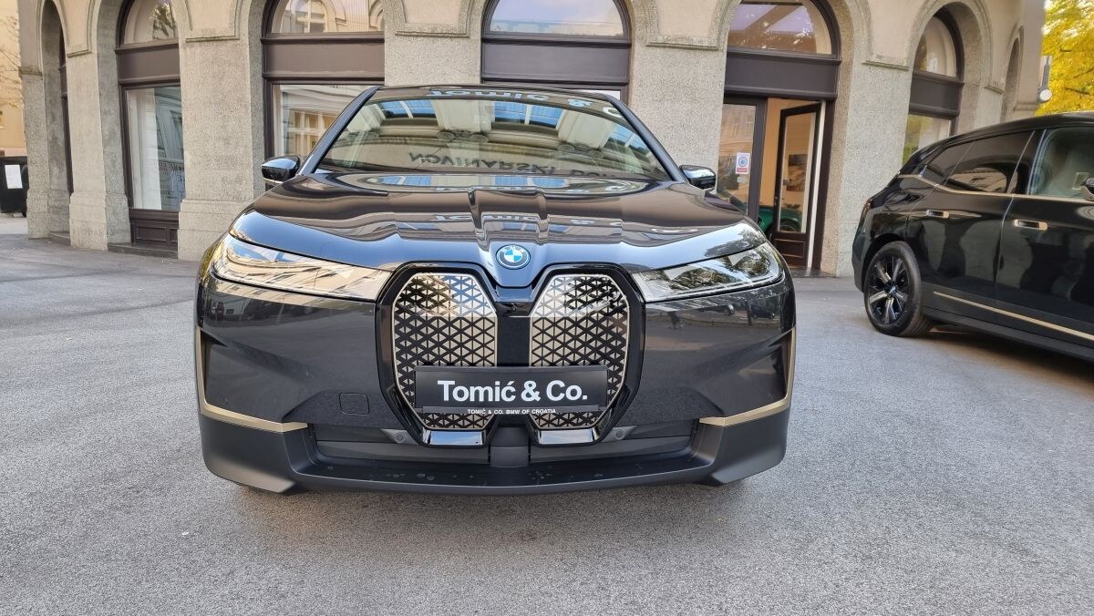 BMW iX (19)