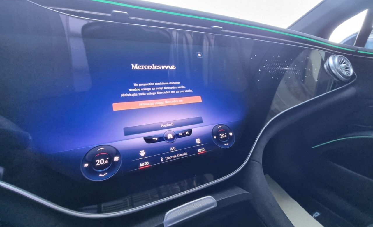 Mercedes EQS (11).jpg