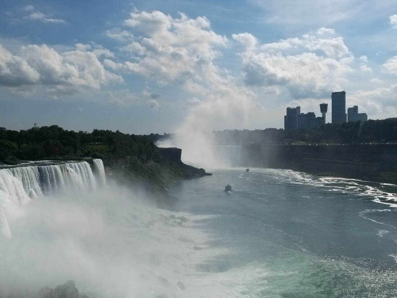 CRVEN BIJELI PLAVI! 'Čekirajte' Nijagarine slapove, ovaj vikend svijetle u bojama Hrvatske 