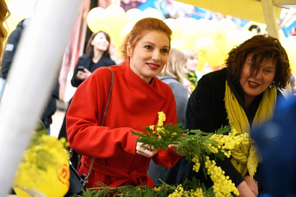 Poznati prodajom mimoza na Cvjetnom trgu prikupljali novac za oboljele od raka dojke