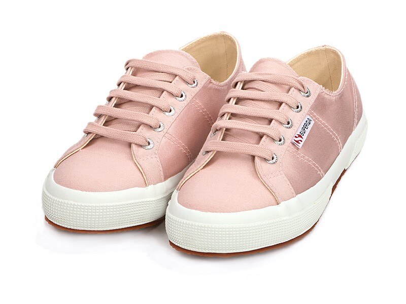 Osvojite Superga tenisice - iz njih nećete izlaziti cijelo ljeto!