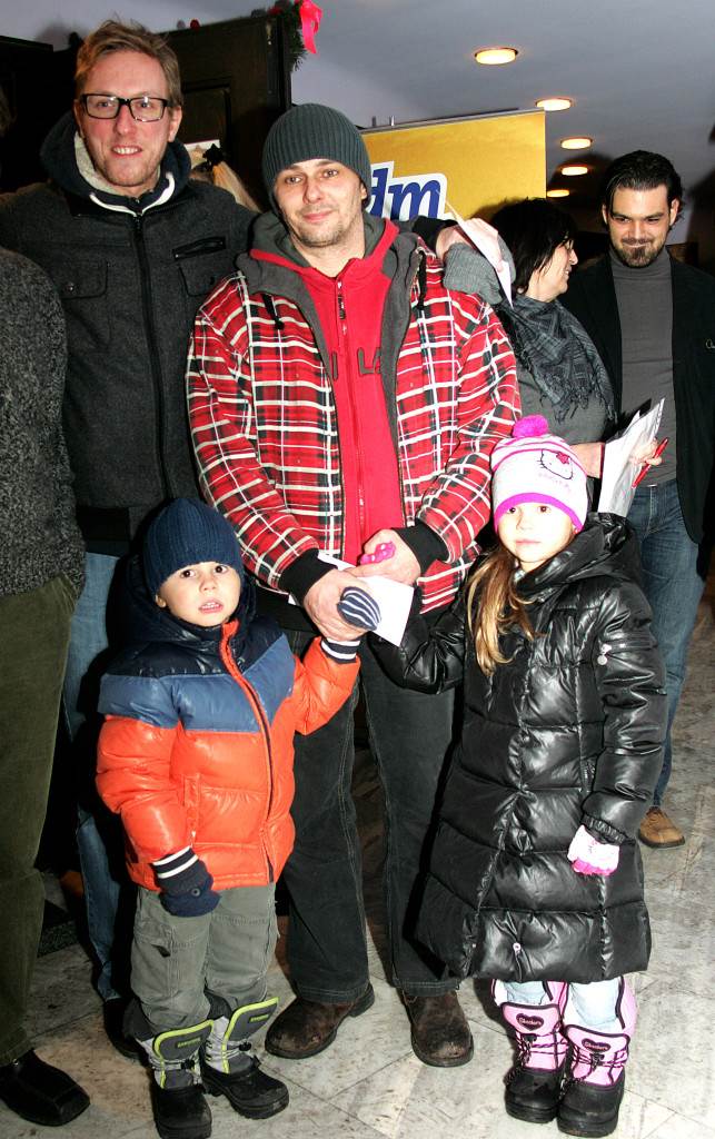 Klinci poznatih glumaca uživali u predstavi 'Djevojčica sa žigicama'  