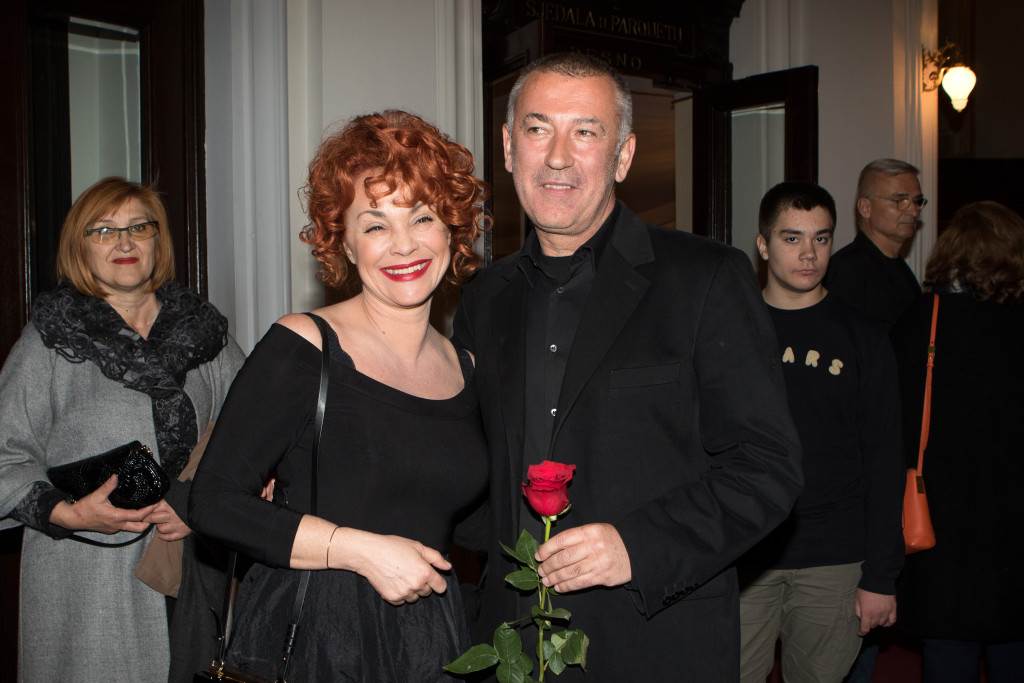Zdravica i zagrljaji nakon odlične premijere