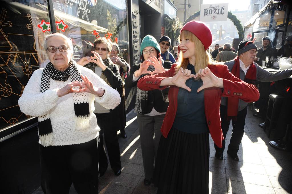 Zadnja adventska subota plesom je zagrijala sve generacije