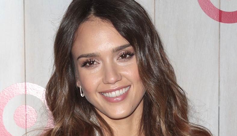 Jessica Alba ulovljena kako ljubi drugog muškarca