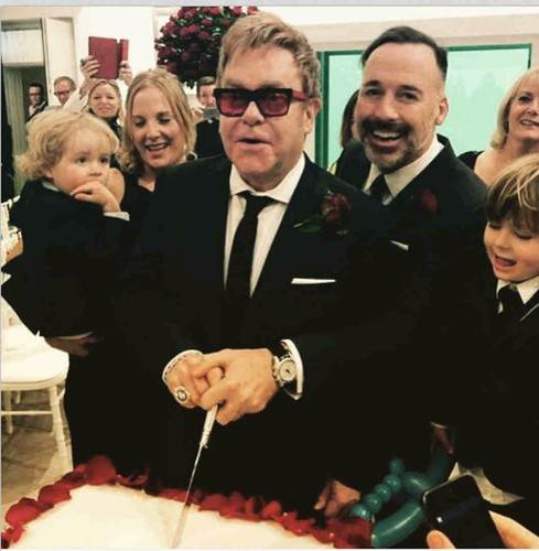 Elton John neće dočekati vjenčanja svojih sinova