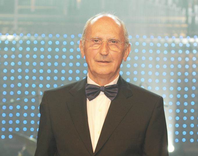 Oliver Mlakar radi u 90-oj godini