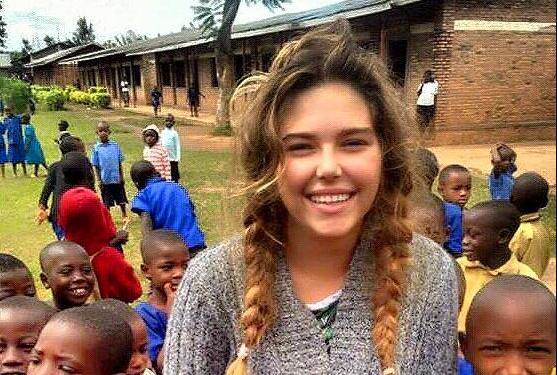 Hana Cigoj s dečkom na vjenčanju