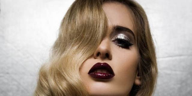 Chrissy Teigen pobjegla s obitelji od kuće 