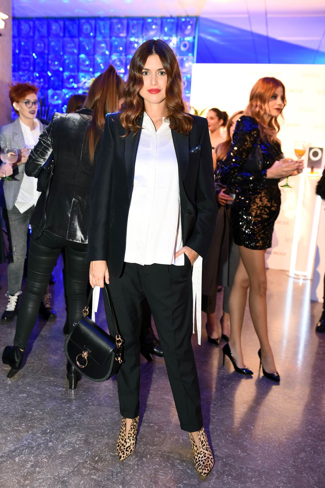 Aleksandra Dojčinović pokazala poveći trudnički trbuh