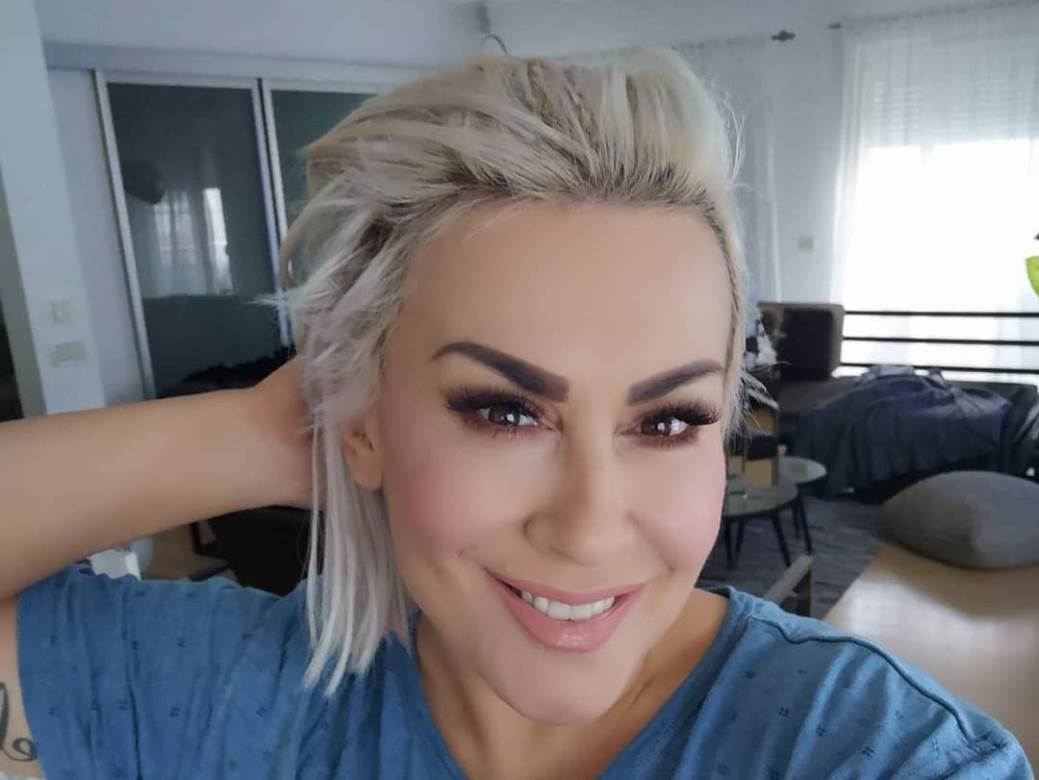 Indira Levak pozirala u toplesu 