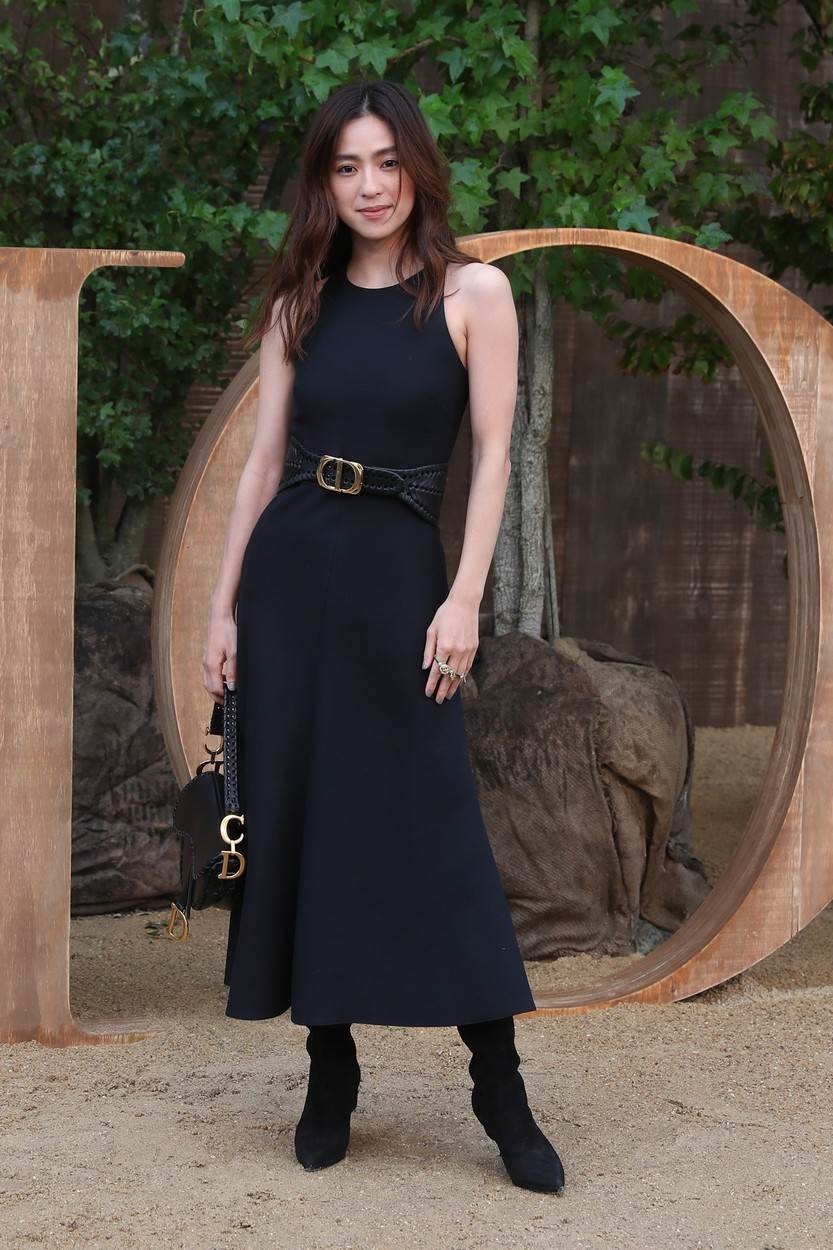 ALL BLACK Nov način odijevanja u crno od glave do pete