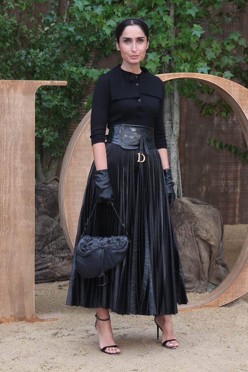 ALL BLACK Nov način odijevanja u crno od glave do pete