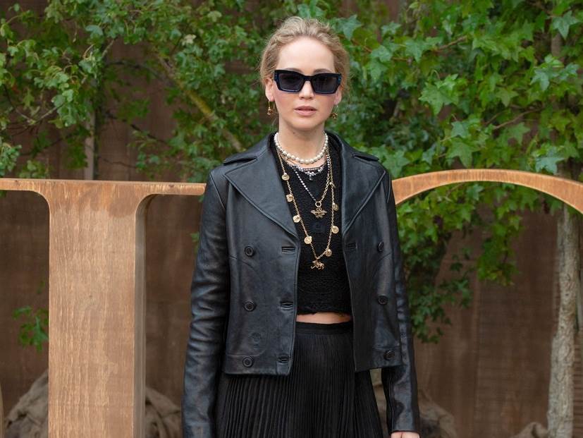 ALL BLACK Nov način odijevanja u crno od glave do pete