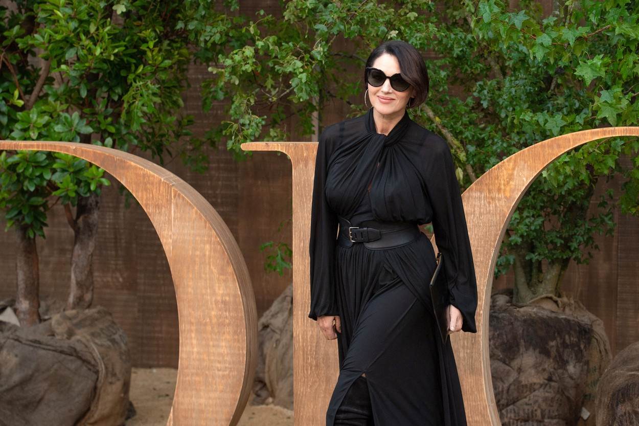 ALL BLACK Nov način odijevanja u crno od glave do pete