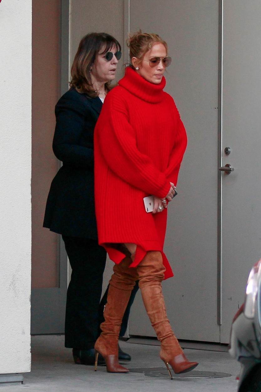 MODNA INSPIRACIJA Čizme iznad koljena vladaju i ove sezone