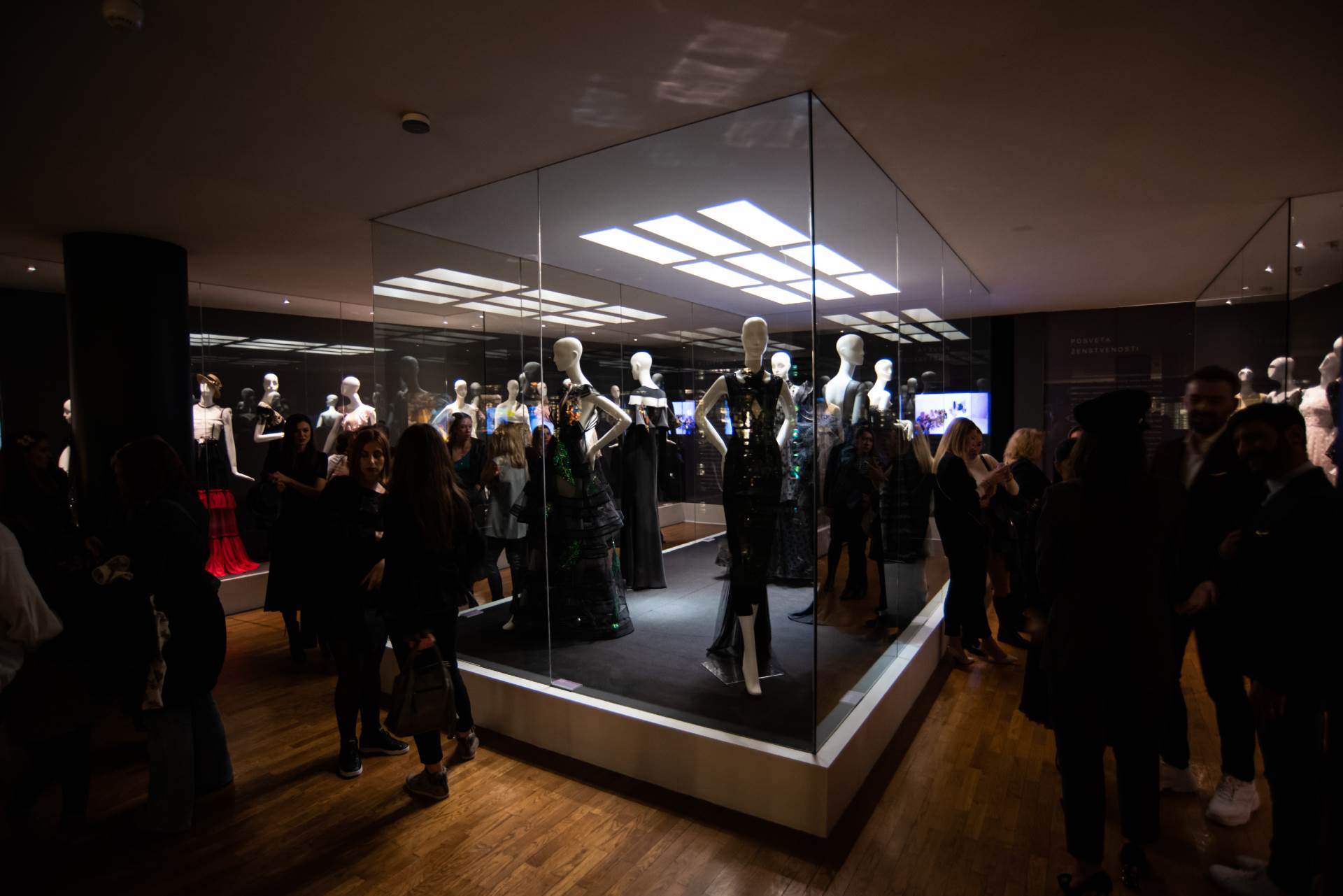 Otvorenjem izložbe "Posveta ženstvenosti" eNVy room proslavio 15 godina