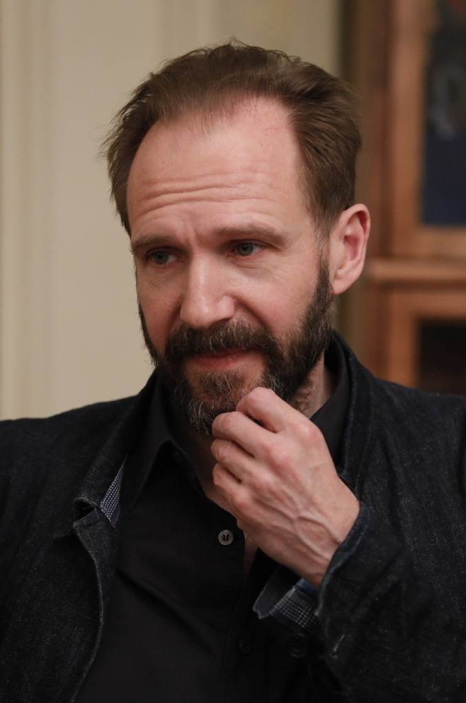 Ralph Fiennes objavio fotografije novog izgleda na društvenim mrežama