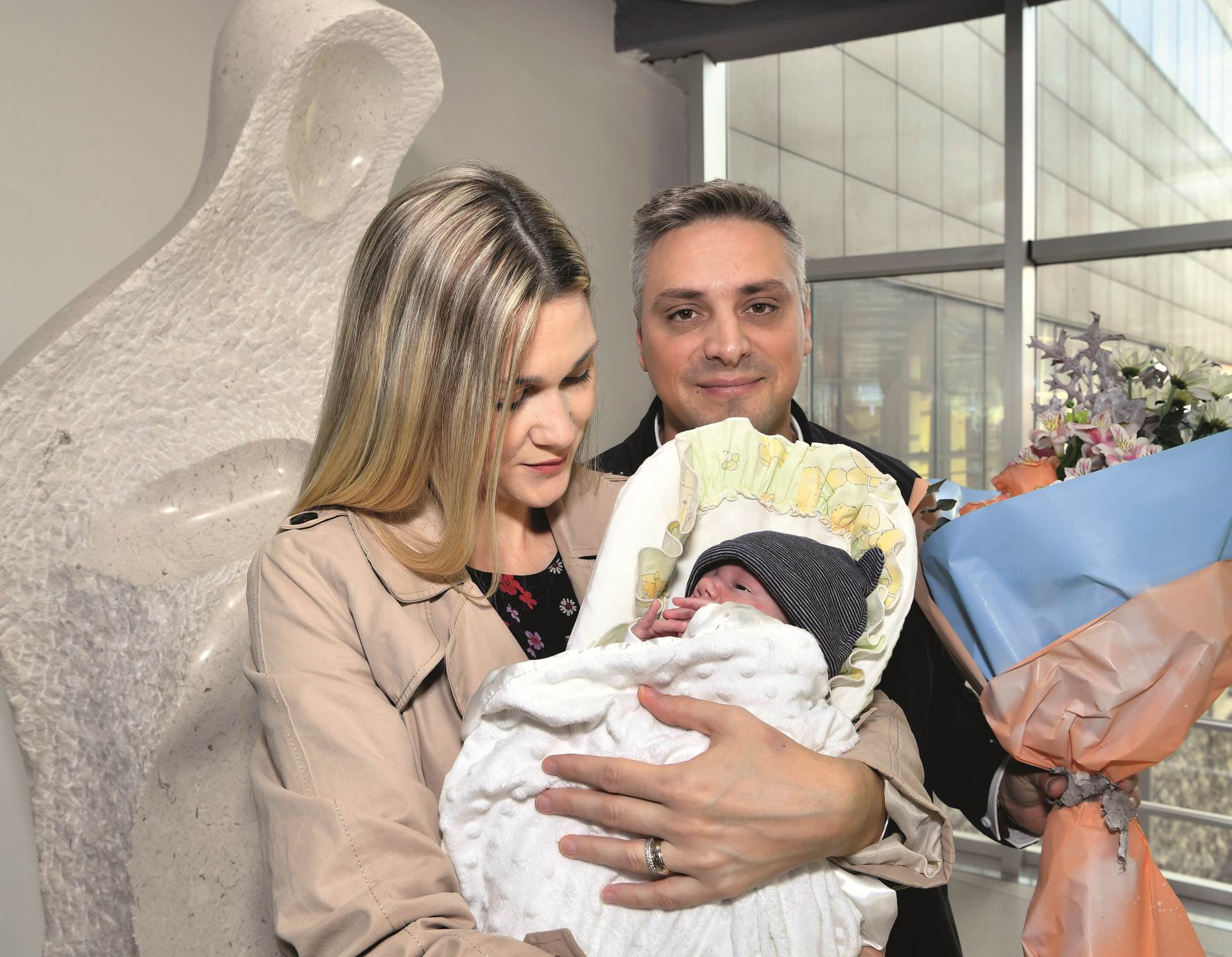 Domaći pjevač i bivša misica dobit će 6 dijete