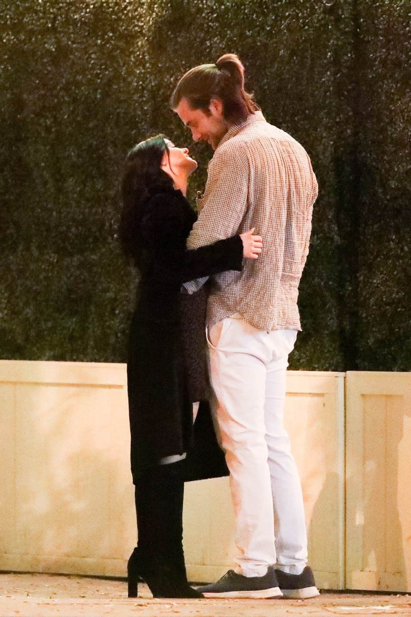 Omiljena slatkica uhvaćena s novim dečkom