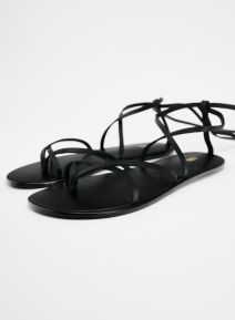 KOŽNE RAVNE SANDALE NA VEZANJE/ ZARA/ 29,95 EUR