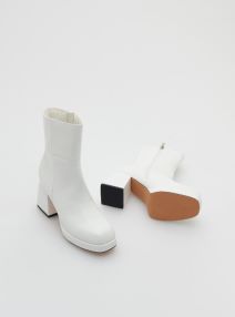 Čizme s visokom potpeticom/ Reserved/ 10,99 eur