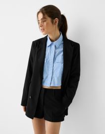 Lepršavi sako slim kroja s dvorednim kopčanjem na preklop/ Bershka/ 14,99 EUR