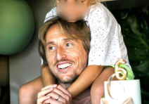 Luka Modrić i kćer Sofia.png