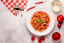 Ljutkasta tjestenina s rajčicom.jpeg