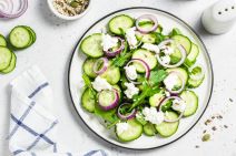 salata sa svjezim krastavcima