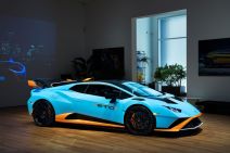 LAMBORGHINI LOUNGE NEW YORK CITY Nikad viđeni automobili, B&O zvuk i novi sat