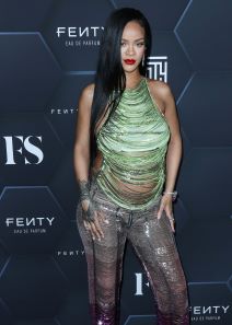 RIHANNA PONOVNO DIKTIRA TREDNOVE - Trudnice otkrile trbuhe