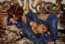 Rihanna u šetnji s mamom i sinovima pokazuje trudnički trbuh