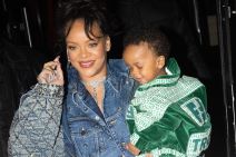 Rihanna u šetnji s mamom i sinovima pokazuje trudnički trbuh
