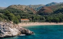 aman_sveti_stefan_montenegro_-_villa_milocer_kings_beach.jpg