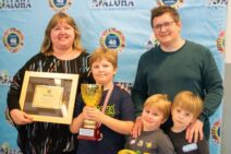 Josip Kosmat, nacionalni prvak, s obitelji.jpg