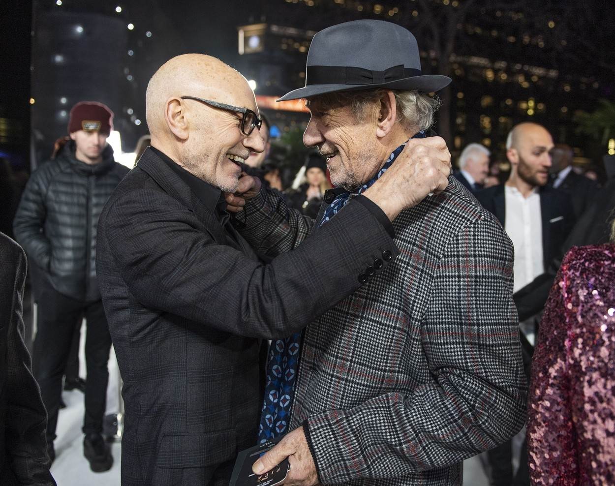 NJEŽNI DODIRI I POLJUPCI Dva dugogodišnja prijatelja prisniji nego ikada