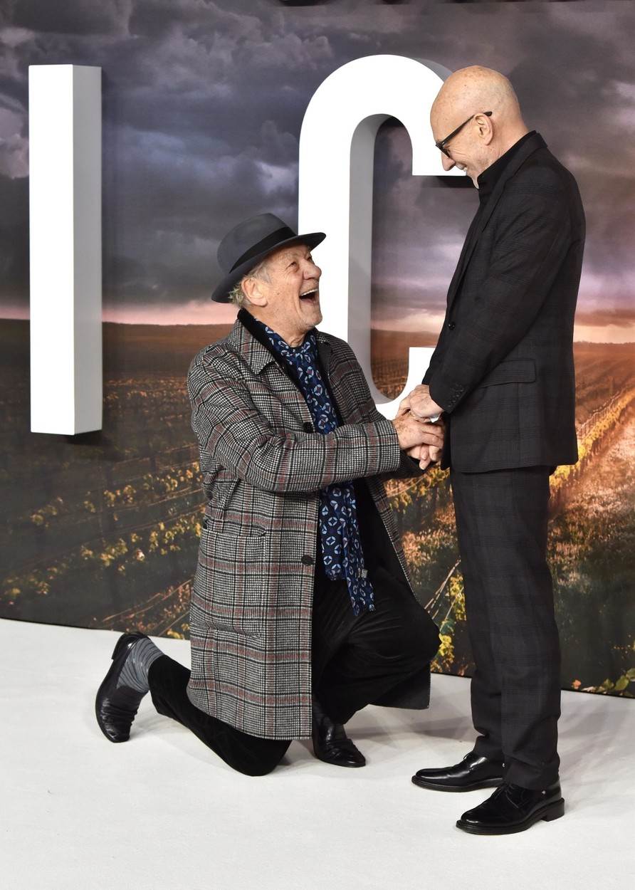 NJEŽNI DODIRI I POLJUPCI Dva dugogodišnja prijatelja prisniji nego ikada