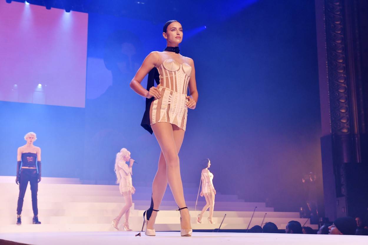 Zvijezde se oprostile od legende modnog svijeta