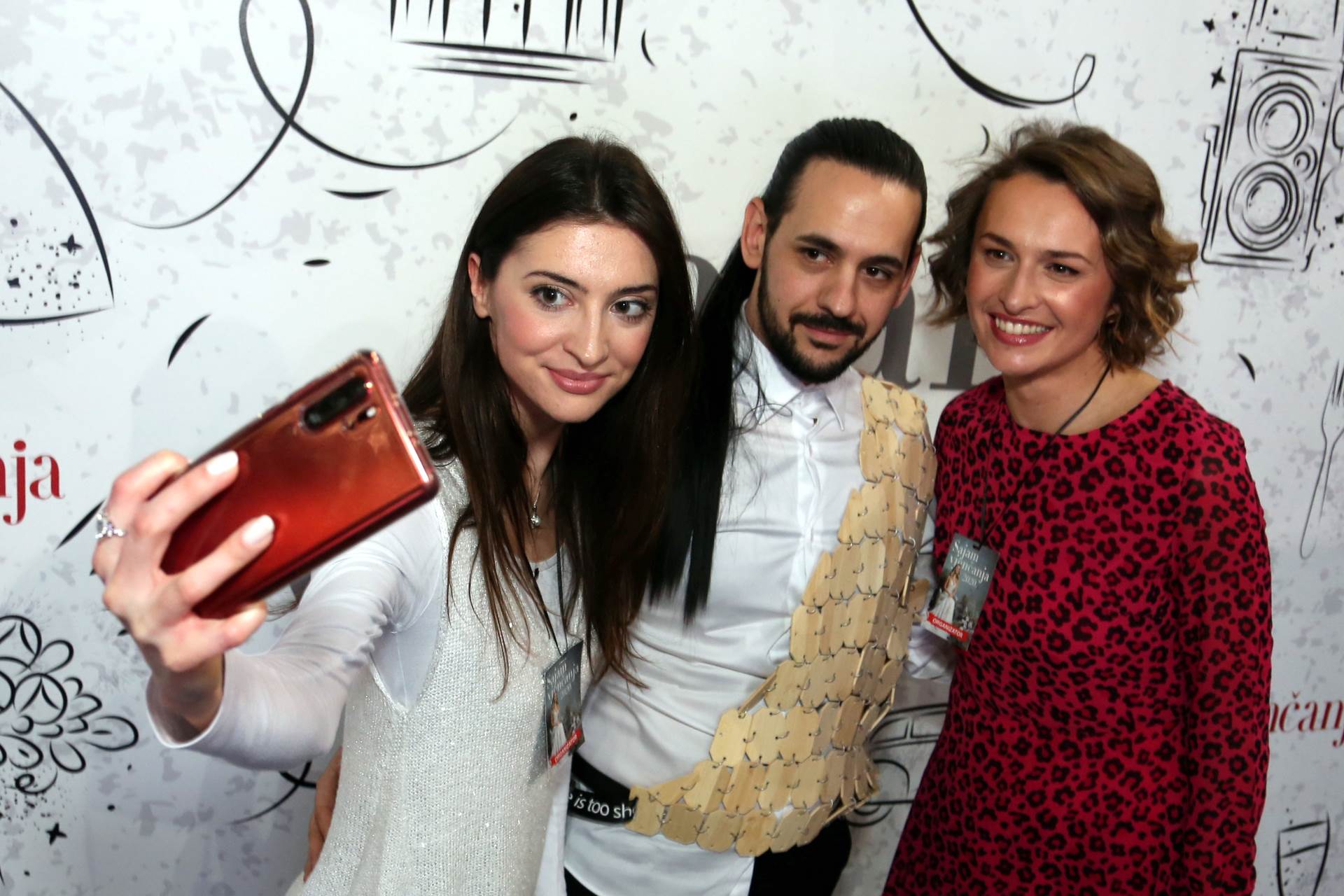 Domaće zvijezde zabljesnule na dobrotvornoj reviji Sajma vjenčanja