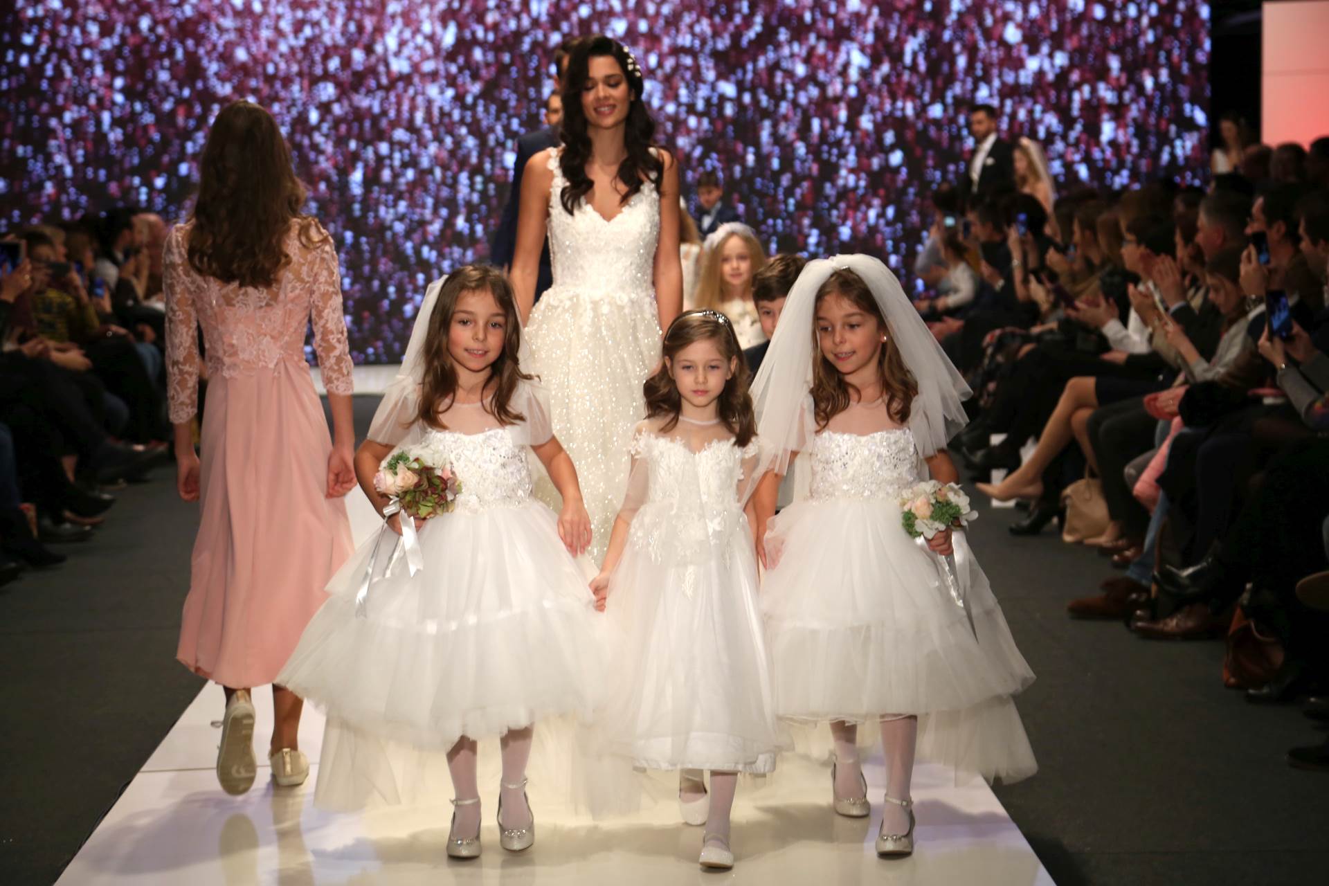 Domaće zvijezde zabljesnule na dobrotvornoj reviji Sajma vjenčanja