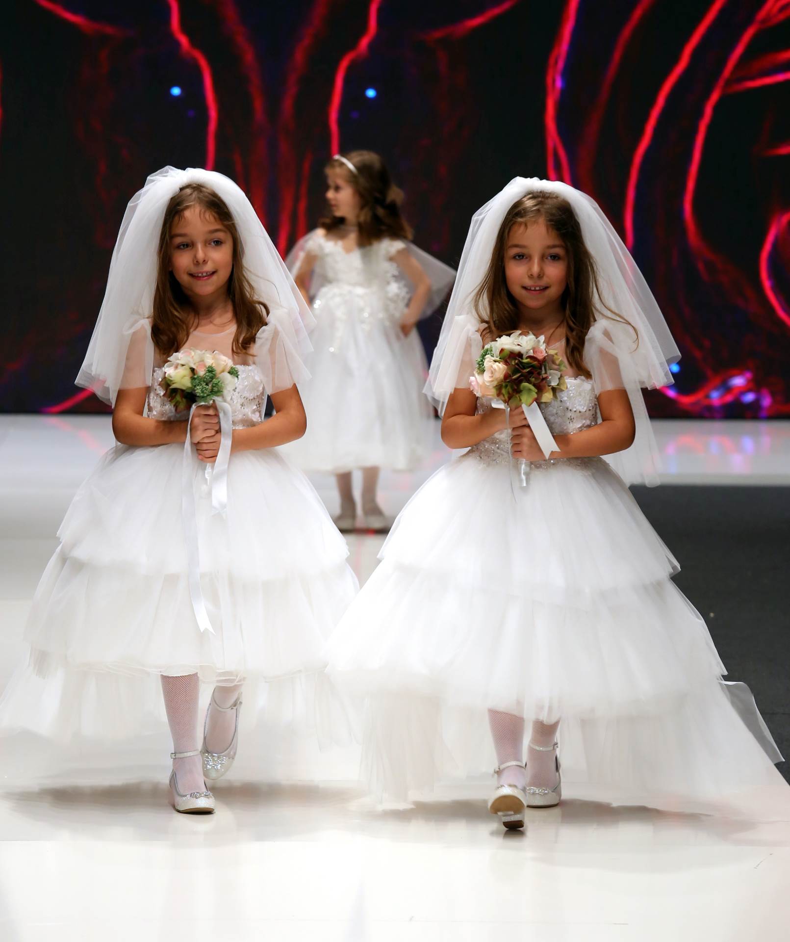 Domaće zvijezde zabljesnule na dobrotvornoj reviji Sajma vjenčanja