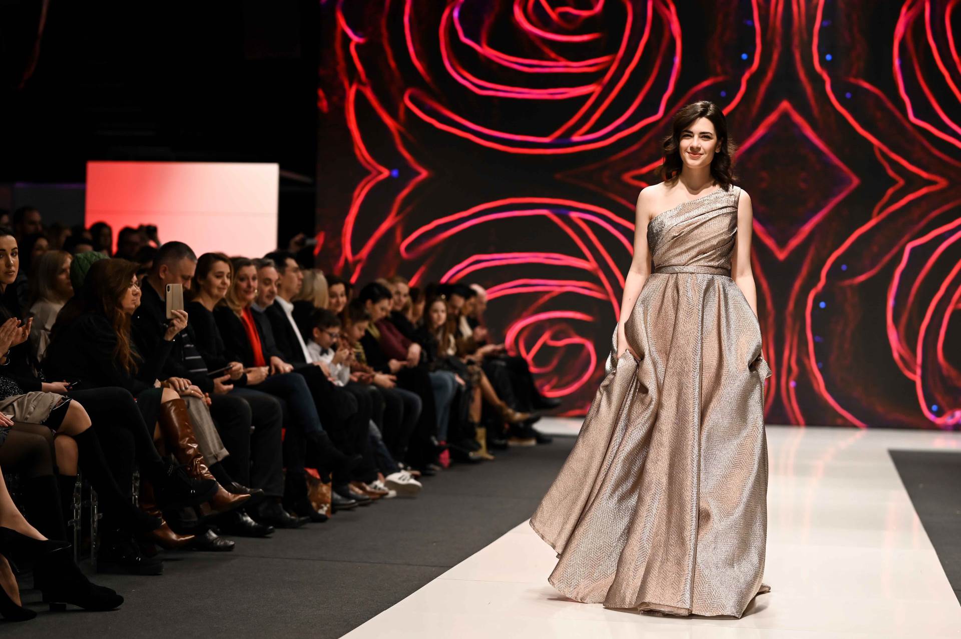 Domaće zvijezde zabljesnule na dobrotvornoj reviji Sajma vjenčanja