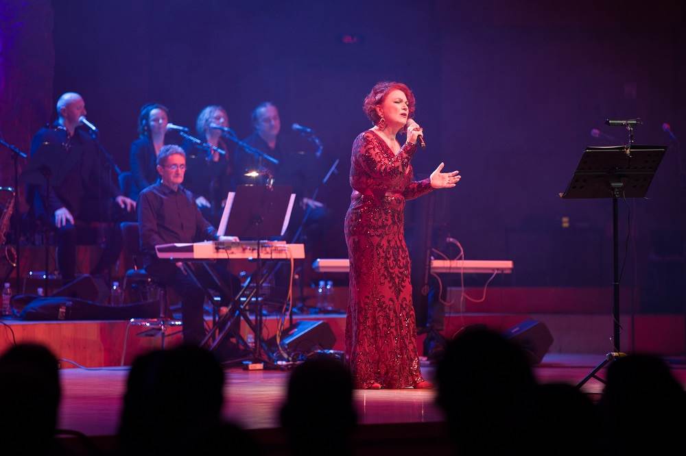 Zorica Kondža proslavila 35 godina karijere u prepunom Lisinskom!